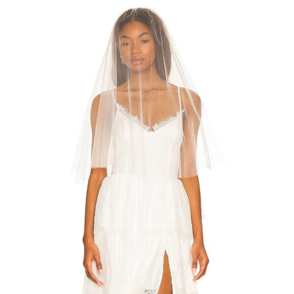 Elegant White Bridal Veil main image 9